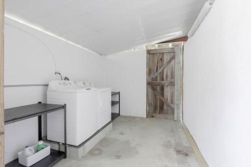 Φωτογραφία από το άλμπουμ του Goodland pet-friendly home with dock and kayaks σε Marco Island