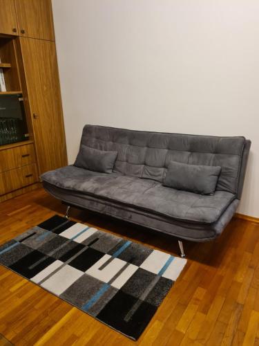 a leather couch sitting in a living room at Ferienhaus Savannah in Schützen am Gebirge
