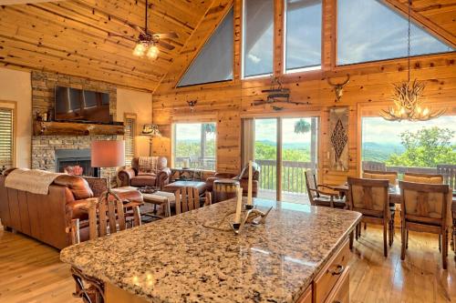 Spacious Eagles View Luxury Cabin with Views – Photos 3