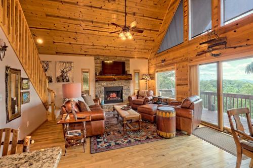 Spacious Eagles View Luxury Cabin with Views – Photos 4