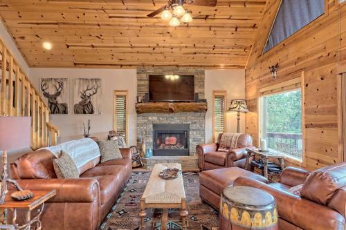 Spacious Eagles View Luxury Cabin with Views – Photos 5