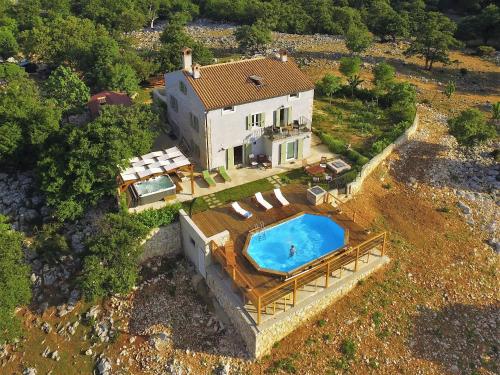 Bazén v ubytovaní Stone House Rosuja alebo v jeho blízkosti