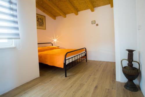 Posteľ alebo postele v izbe v ubytovaní Two room apartment on the beach-Zoranka