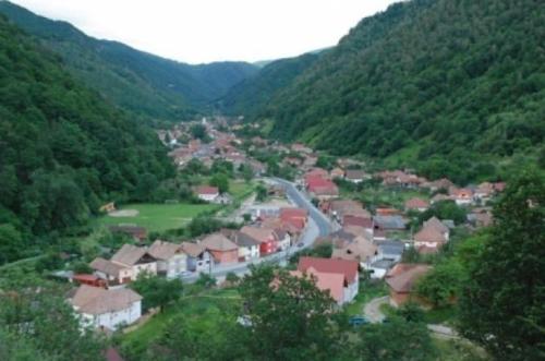 a small village in the middle of a mountain at Pensiunea Valea Frumoasei in Şugag