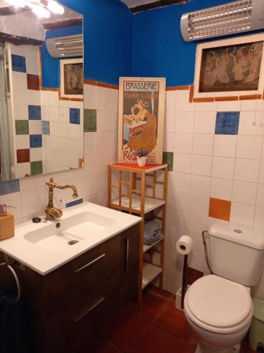a bathroom with a toilet and a sink at Torreta de Sant Tomàs in Cocentaina