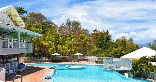 Kolam renang di atau dekat dengan Les Studios de la Baie 246