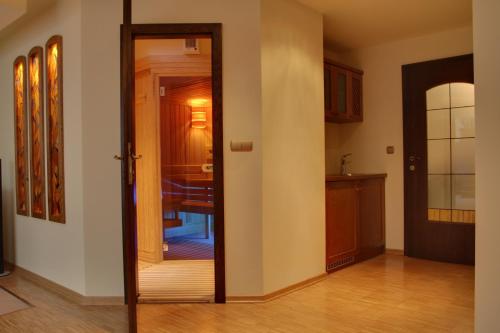 an open door in a room with a kitchen at Villa Corvina in Győrújbarát