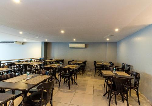 Restoran atau tempat lain untuk makan di Happy Hotel Manaíra