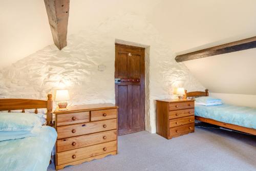 Giường trong phòng chung tại Tryfan Cottage