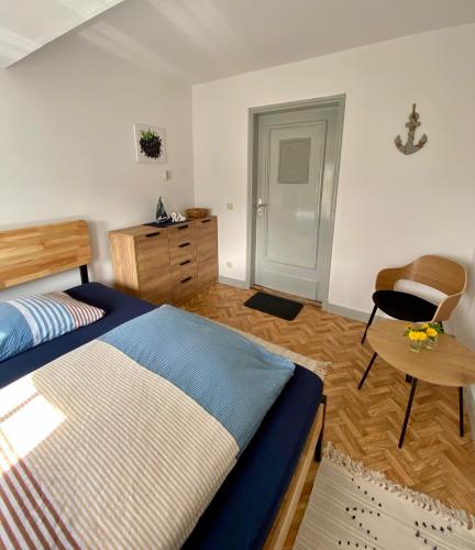 Postel nebo postele na pokoji v ubytování Großes Ferienhaus an der Ostsee "Oldevighus"