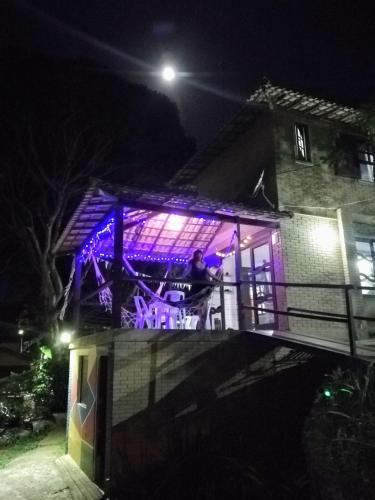 Bangunan di mana terletaknya rumah tamu ini