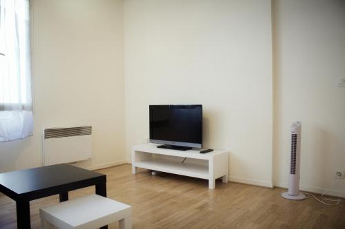 TV a/nebo společenská místnost v ubytování Appartement proche PARIS, tout confort, proche TGV et commerces