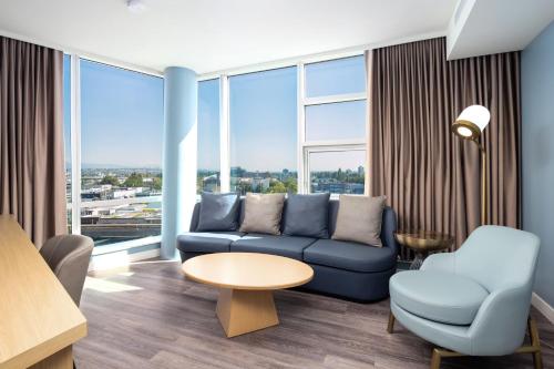 a living room with a couch and a table at Versante Hotel in Richmond