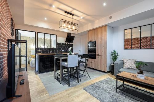 Loft Magnan - PARKING - idéal couples -BEACH -TRAM & Supermarkets - New & Confort-AC photo 6