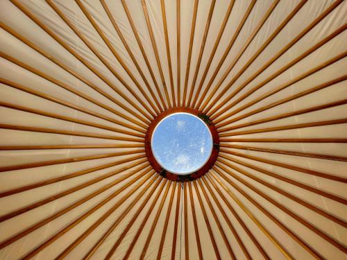a round window in the middle of a yurt at Alp Jurte Skihütte Feldis in Feldis