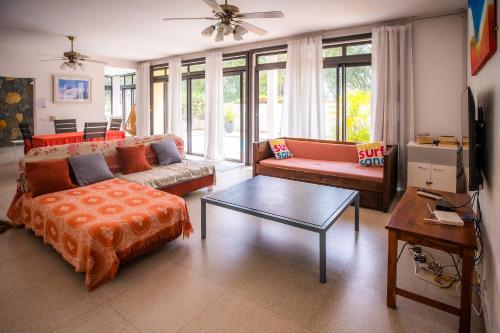 Postel nebo postele na pokoji v ubytování Villa Simone: Sunlit Beach Getaway w/ Pool + WIFI