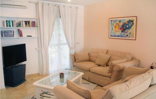 3 Bedroom Amazing Home In Estepona