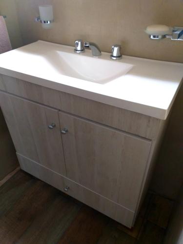 a bathroom sink with a white counter top at Las Calandrias in Villa Constitución