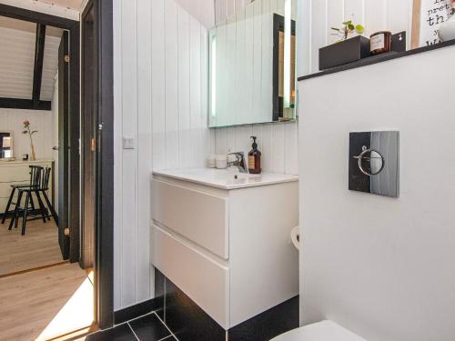 Kuchyň nebo kuchyňský kout v ubytování Holiday home Hejls LV