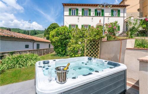 Awesome Home In Pescia With 4 Bedrooms, Jacuzzi And Wifi