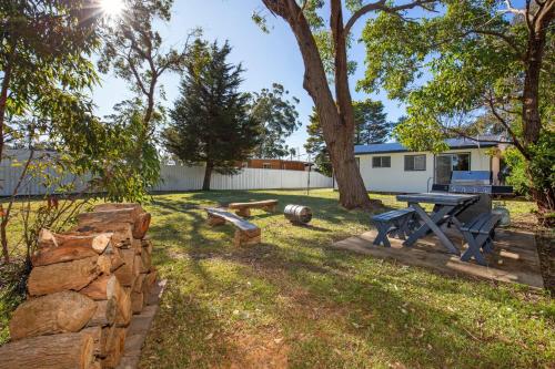 a backyard with a picnic table and a fire hydrant at Nautilus Pet Friendly 5 Mins Walk to Bay in Callala Bay