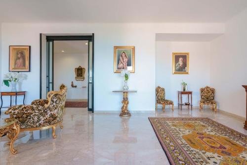 a living room with chairs and a rug at Ai Marinai in Taranto