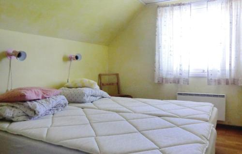 a bedroom with a large white bed with a window at Holiday Home Möllstorpsgatan Färjestaden Ii in Färjestaden