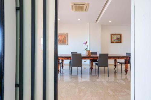 a dining room with a wooden table and chairs at Ai Marinai in Taranto