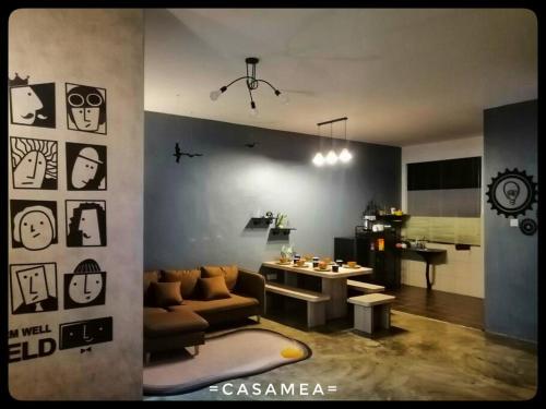 un salon avec un canapé et une table dans l'établissement Sibu-Casamea(Shoplot)2 Bedrooms-FREE wifi & Washer, à Sibu