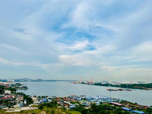a view of a river with buildings and a city at R&F PRINCESS COVE BY HOMEFORT SUITES in Johor Bahru