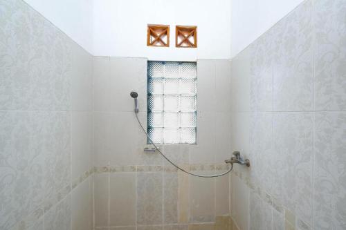 Kamar mandi di Guest House Gethsemane