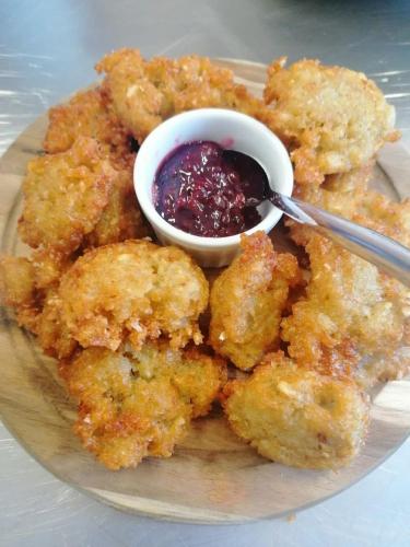 a plate of food with a bowl of dipping sauce at El Malget in Tuenno
