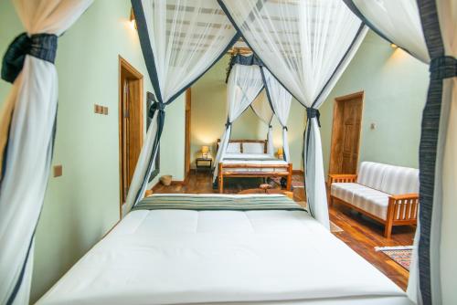 Voodi või voodid majutusasutuse Buffalo Safari Lodge toas