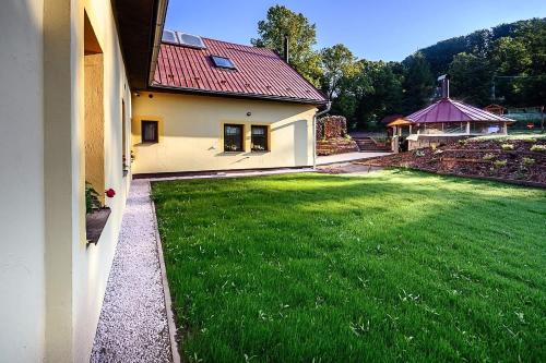 a house with a yard with a green lawn at Chalupa Křenov 62 in Bernartice