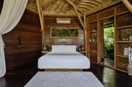 Earthship Ubud Eco Villa – Photos 4