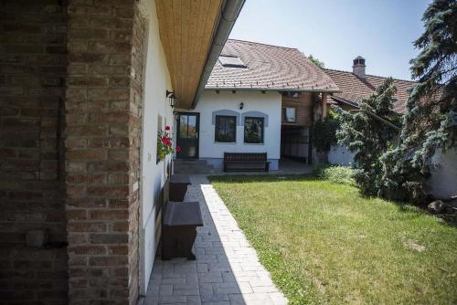 Budova, kde se prázdninový dům nachází