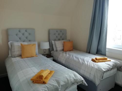 two beds sitting next to each other in a bedroom at Carvetii - Walter House - First floor flat sleeps 6 in Leslie