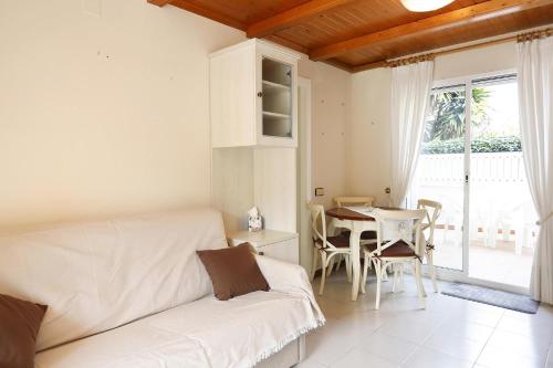 Posteľ alebo postele v izbe v ubytovaní AT005 Planta baja con piscina, airco, parking, playa a 600m