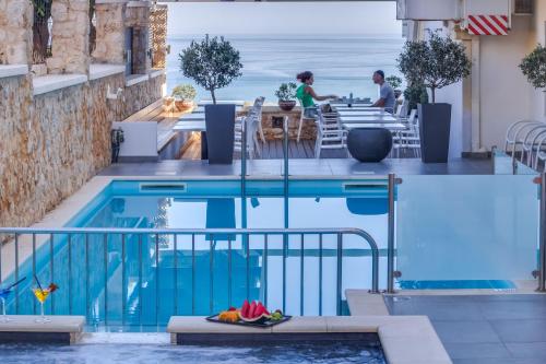 Bazén v ubytování Alexis Hotel nebo v jeho okolí