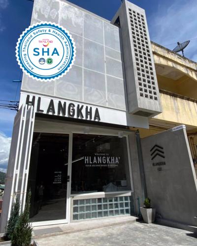 Hlangkha Hostel - หลังคา โฮสเทลに飾ってある許可証、賞状、看板またはその他の書類