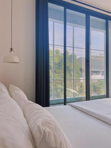 Hlangkha Hostel - หลังคา โฮสเทลにあるベッド