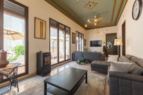 Μια τηλεόραση ή/και κέντρο ψυχαγωγίας στο Apartament Xarello