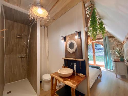 a bathroom with a sink and a toilet and a shower at Célézen in Espagnac-Sainte-Eulalie