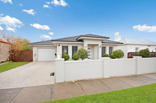 Central Warrnambool Townhouse picture