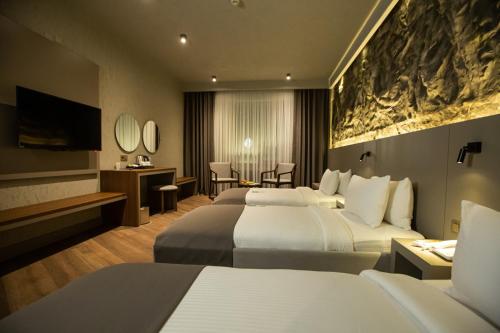 Postel nebo postele na pokoji v ubytování The Erzurum Hotel