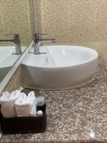 Ketsara Hotelにあるバスルーム