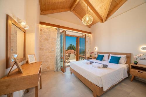 Ένα ή περισσότερα κρεβάτια σε δωμάτιο στο Pithari Sunset Villa