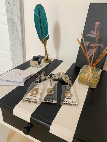 a black and white table with items on it at B&B Poesia in Gallipoli