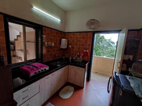 Dapur atau dapur kecil di Nivritti Villa
