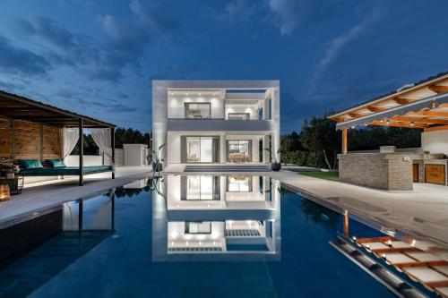 Antonia Villa - Luxurious Serenity with Private Pool, by ZanteWize